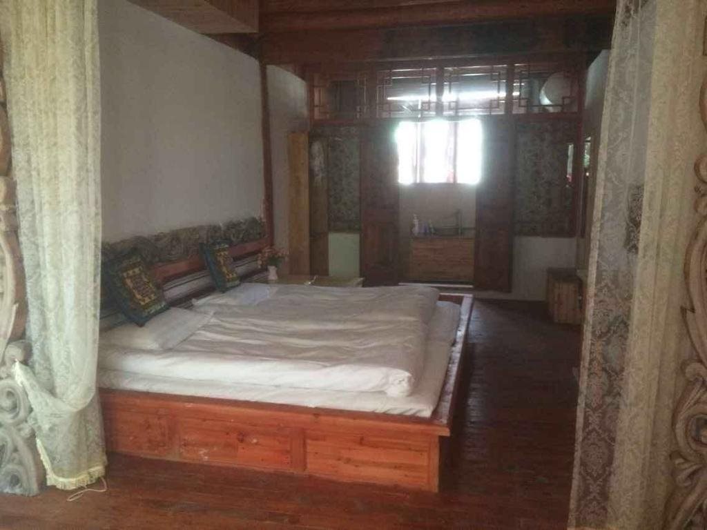 Шангри-Ла: Yueliang Zhishang Hostel