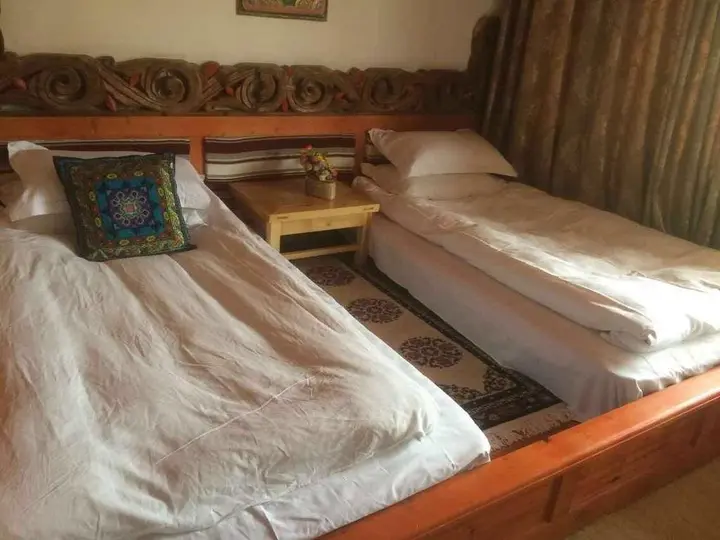Шангри-Ла: Yueliang Zhishang Hostel