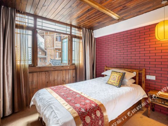 Чжаосин: Liping Elephants Family Hotel