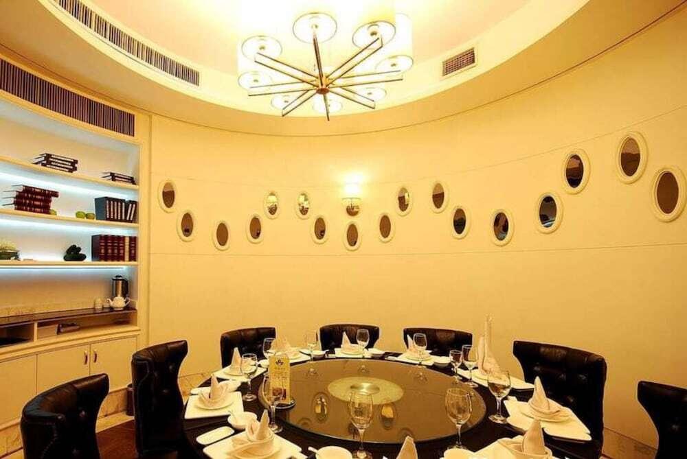 Чэнду: Chengdu Longhu Beach Hotel