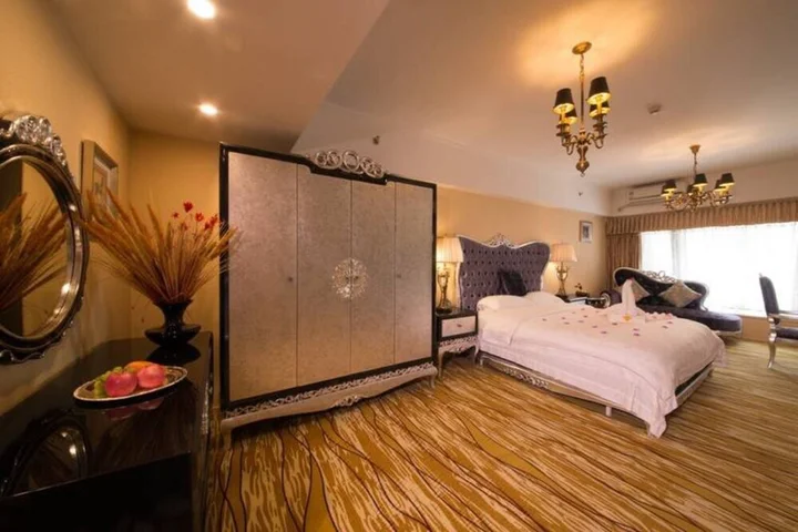 Чэнду: Chengdu Longhu Beach Hotel