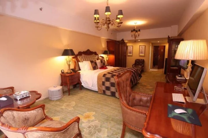 Чэнду: Chengdu Longhu Beach Hotel