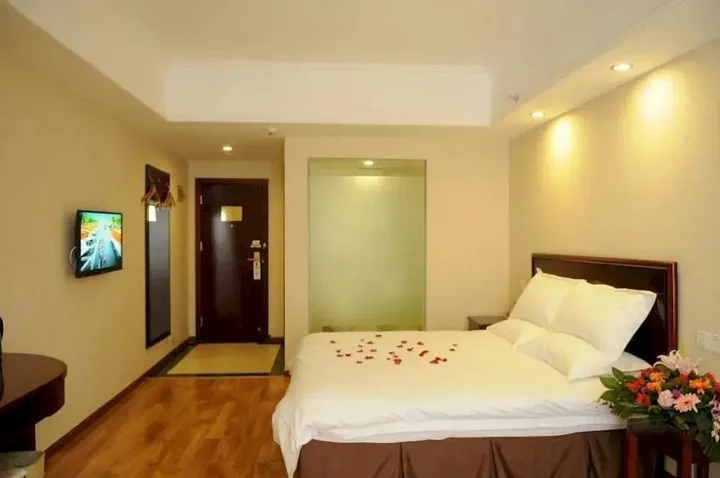 Чэнду: GreenTree Inn (Wukuai Branch)