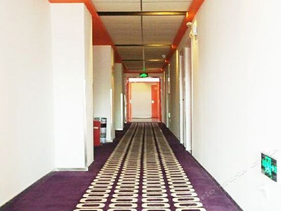 Нанкин: Pod Inn Nanjing Daqiao South Road Carrefour