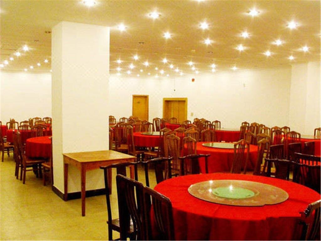 Чэндэ: Chengde Renfang Hotel