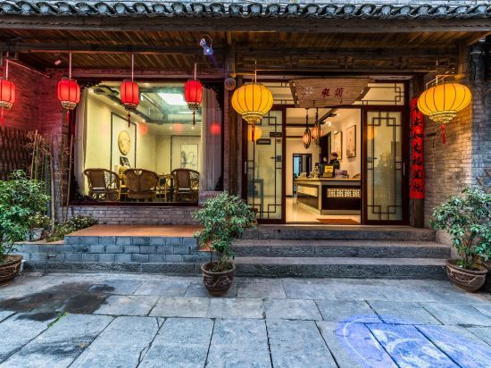 Сянси: Fenghuang Dongliyuan Inn
