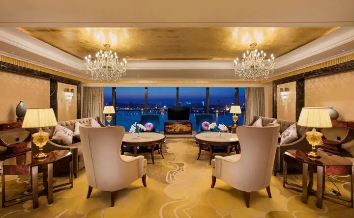 Ухань: Hilton Wuhan Riverside