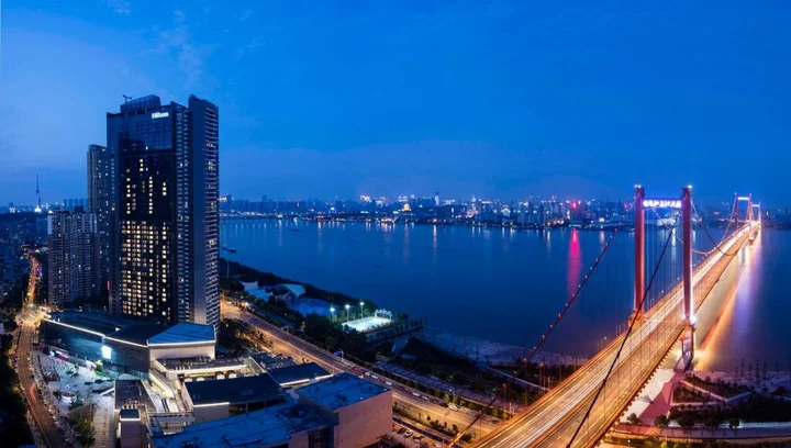 Ухань: Hilton Wuhan Riverside