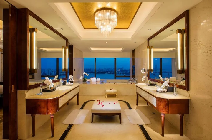 Ухань: Hilton Wuhan Riverside