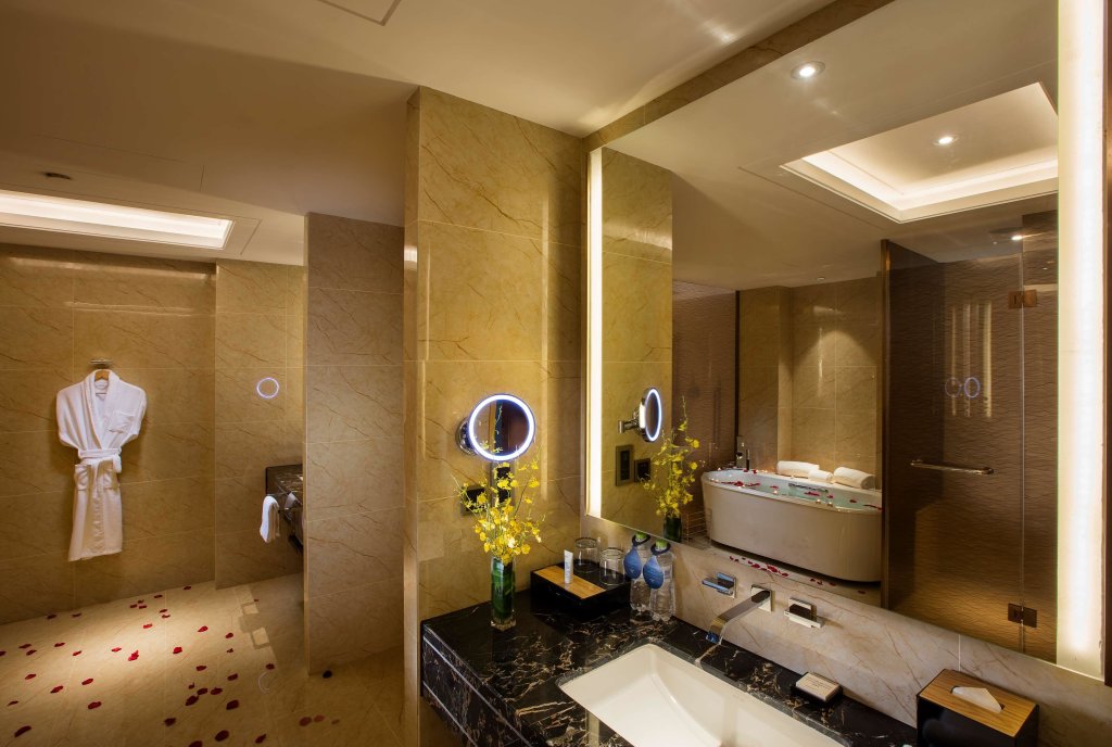 Ухань: Hilton Wuhan Riverside
