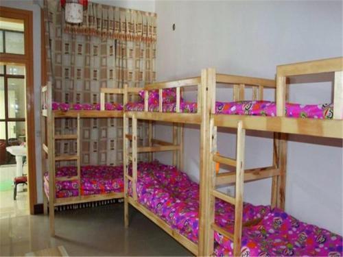 Цзюцюань: Dunhuang Shazhongyue Inn