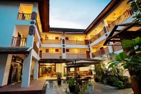 Цзинхун: Kongquegu Hostel