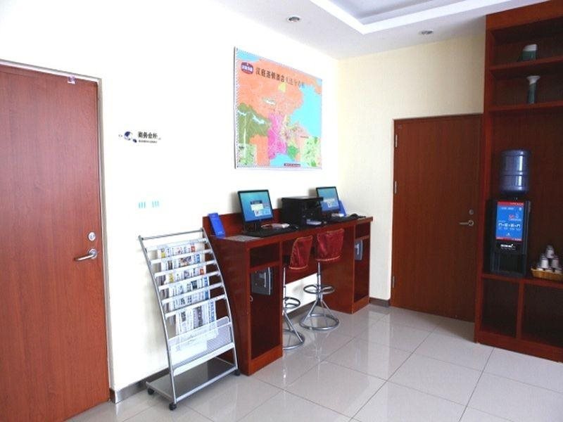 Далянь: Hanting Express Dalian Development Zone Jinma Road