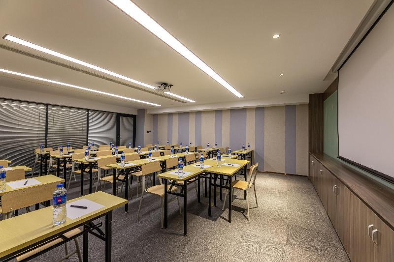 Наньтун: Hanting Express Rugao Anding Square