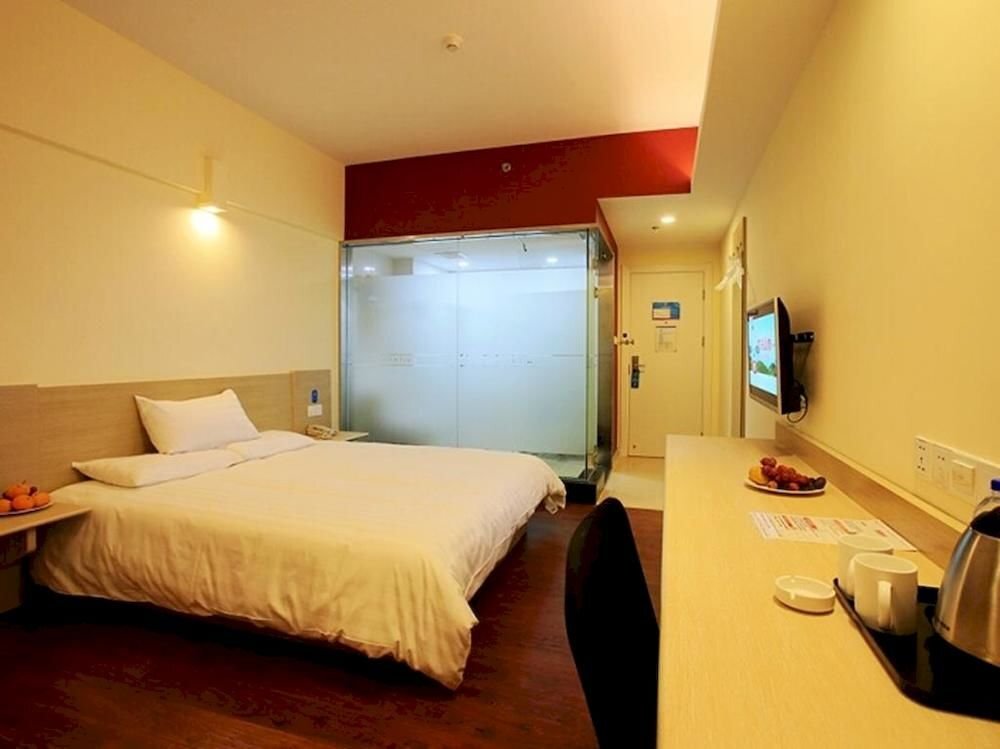 Чжанъе: Hanting Hotel