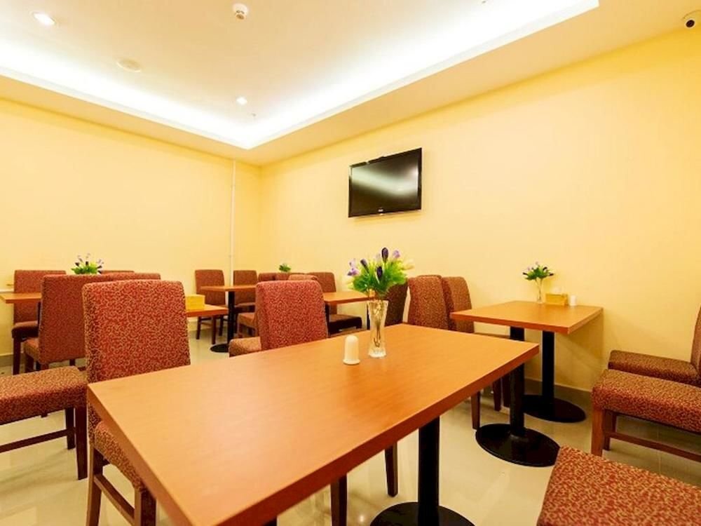 Чжанъе: Hanting Hotel