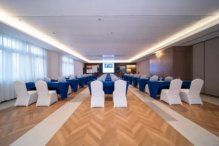 Шанхай: Holiday Inn Express Shanghai Pujiang Lianhang Rd M