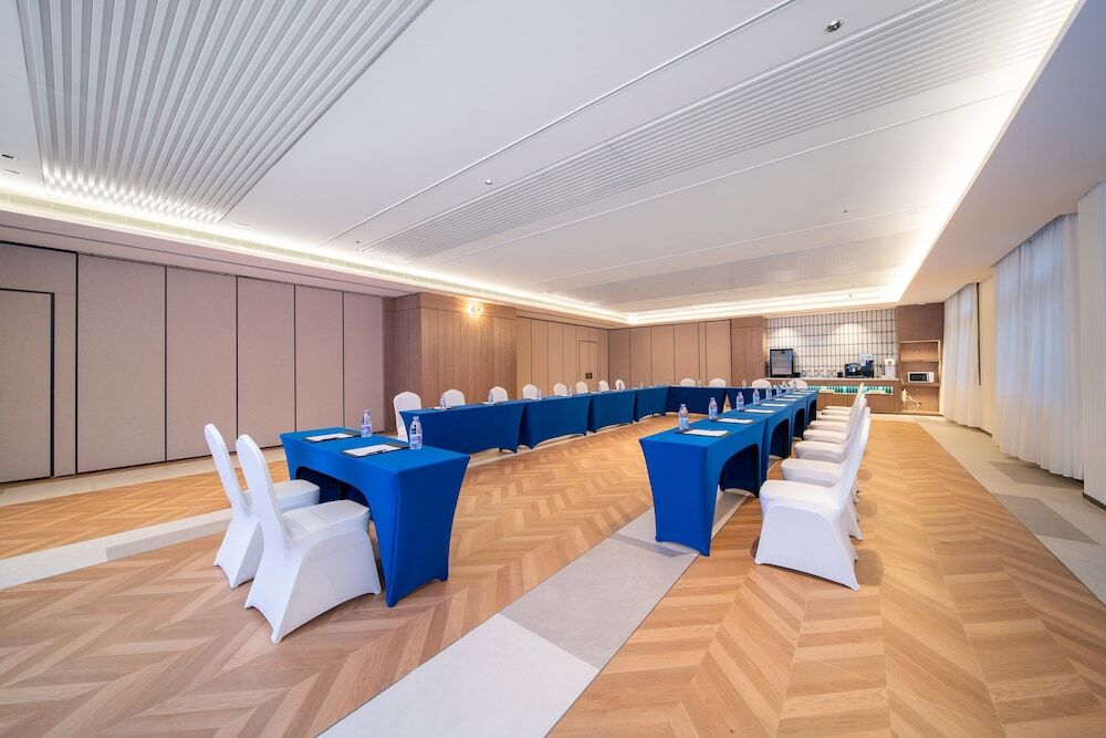 Шанхай: Holiday Inn Express Shanghai Pujiang Lianhang Rd M