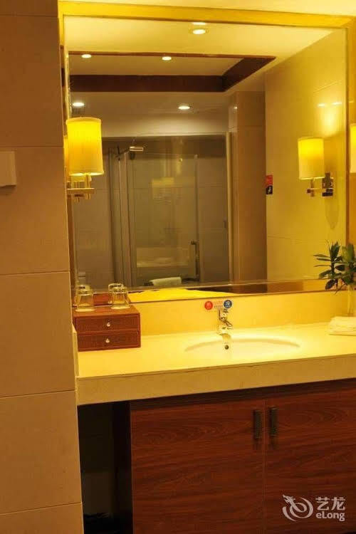 Starway Hotel Xishuangbanna Poshui Plaza — фото 4