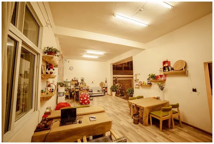 Шангри-Ла: Yi's Branch Yard