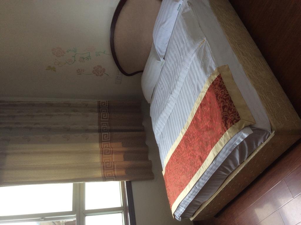 Dongfanghong Hotel — фото 1