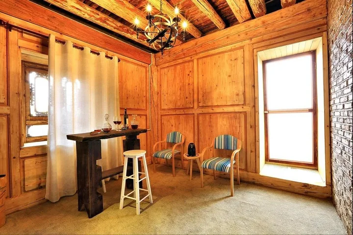 Шангри-Ла: Wufu Hostel