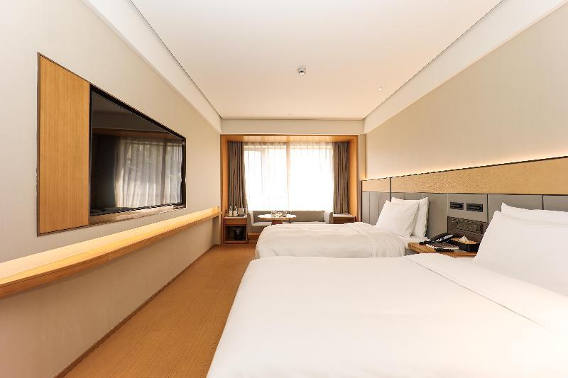 Шанхай: Ji Hotel (Shanghai Xujiahui Guanshengyuan Road)