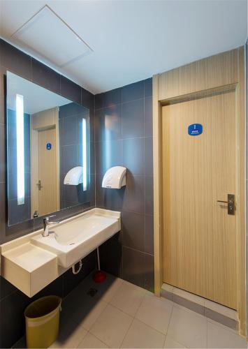 Харбин: Hanting Hotel Harbin Convention and Exhibition Center Changjiang Road