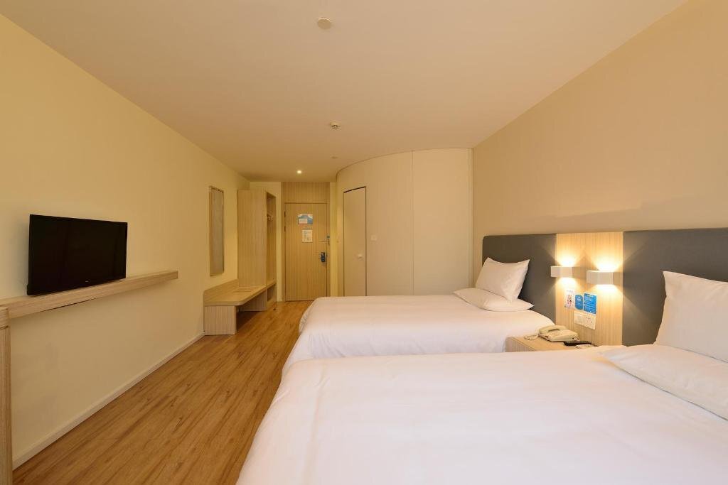 Шанхай: Hanting Hotel Zhenping Road Station New Branch