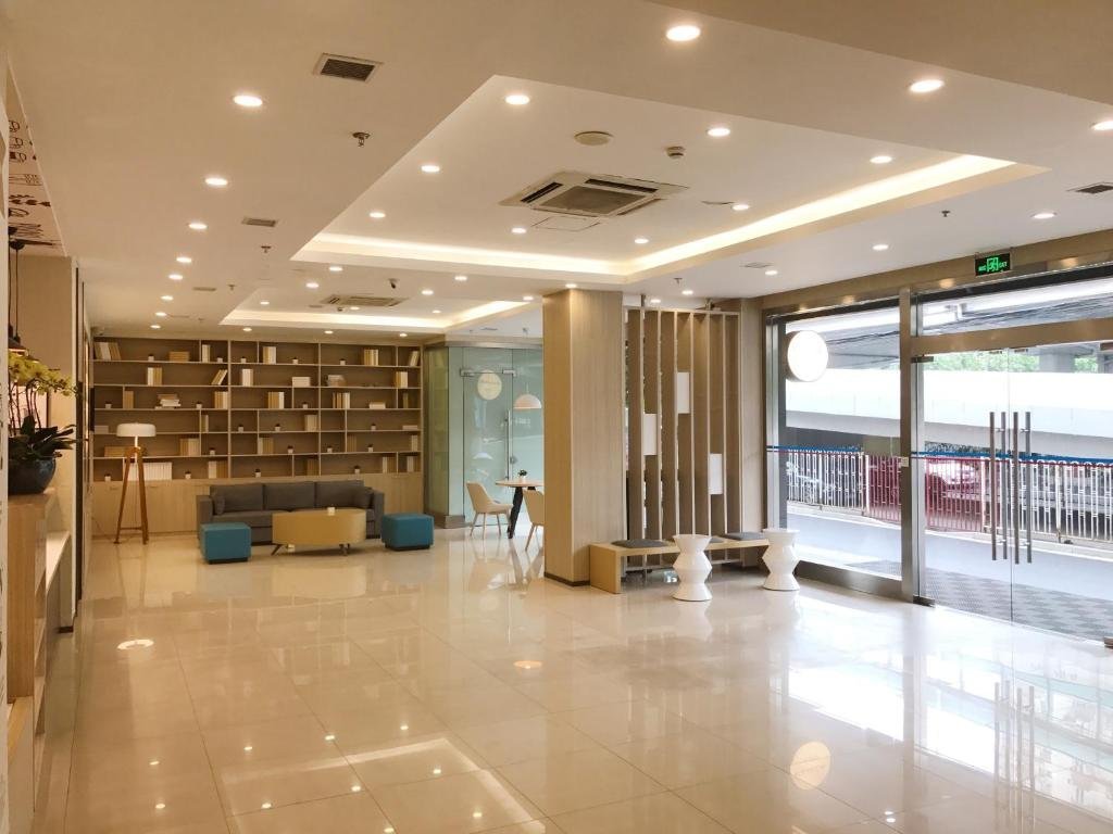 Шанхай: Hanting Hotel Zhenping Road Station New Branch