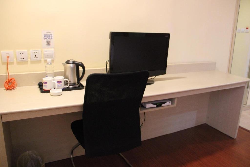 Кайфын: Hanting Express Kaifeng Baogong Lake