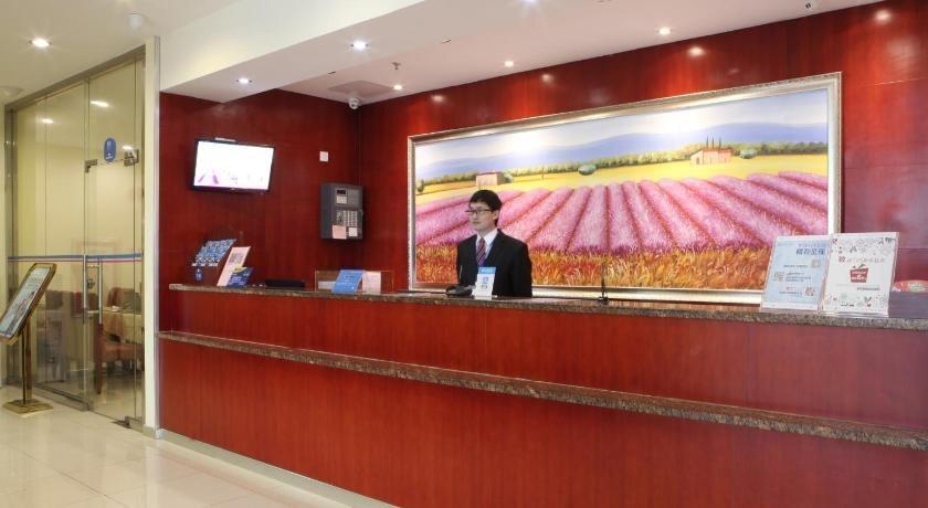 Цзинин: Hanting Express Jining Railway Station