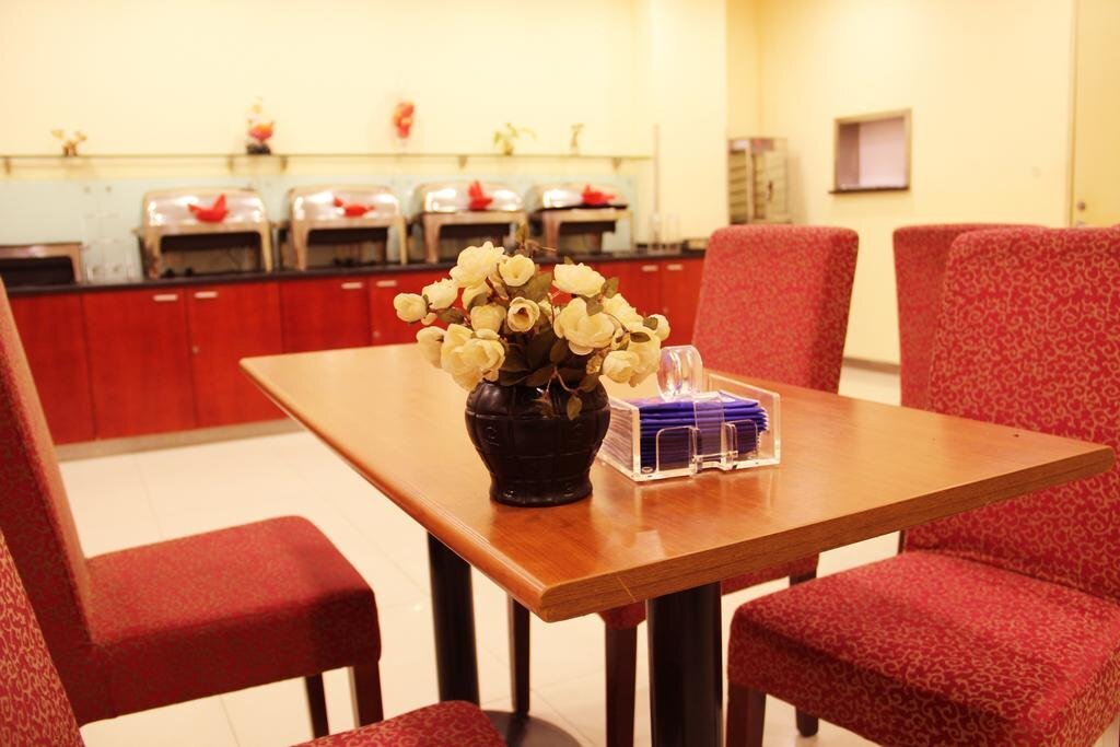 Хух-Хото: Hanting Express Hohhot West Dragon King Temple