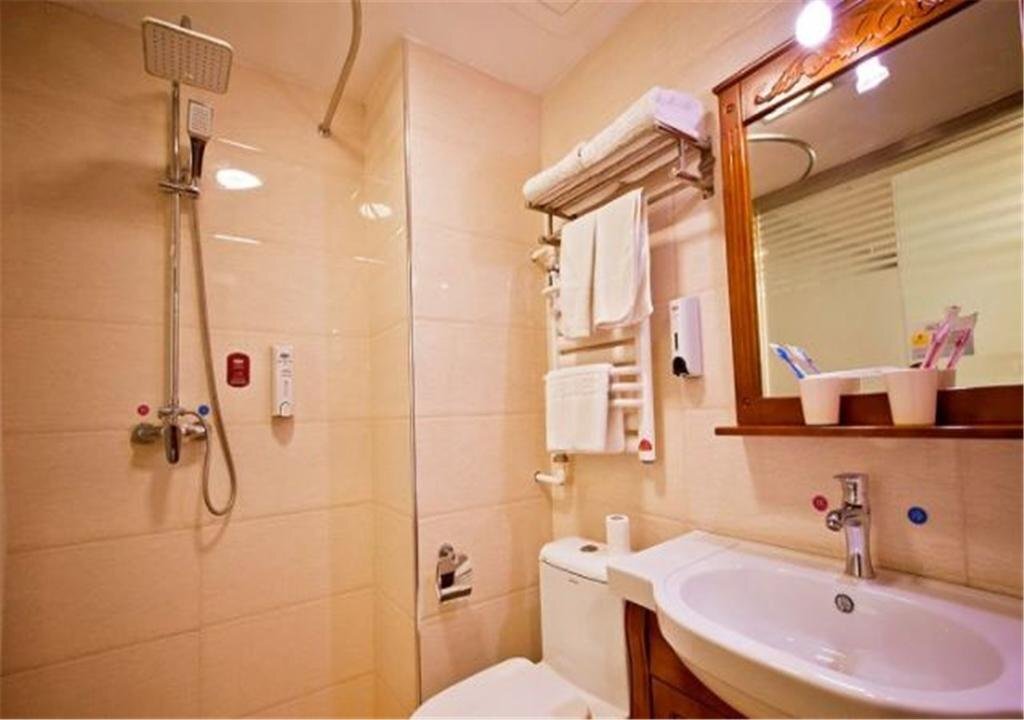 Корла: Elan Hotel Korla Passenger Transport Center Branch