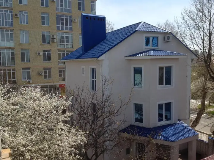 Svoi Lyudi Guest House — фото 1