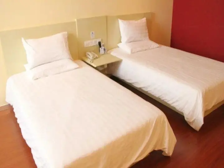 Ухань: Hanting Express Wuhan Huanggu University Road