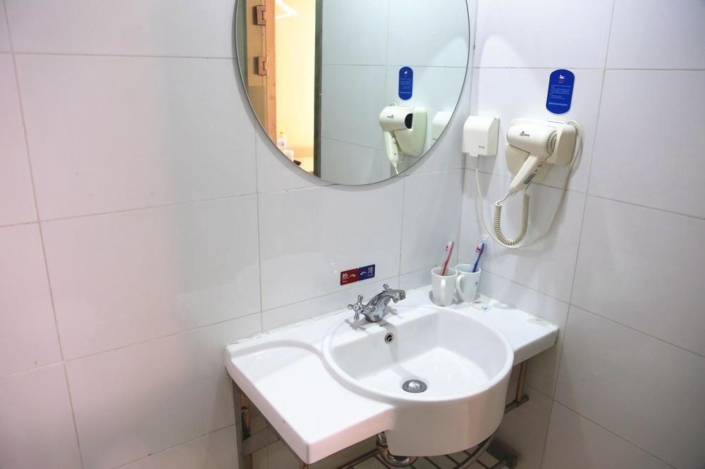 Нанкин: Hanting Express Nanjing Danfeng Street