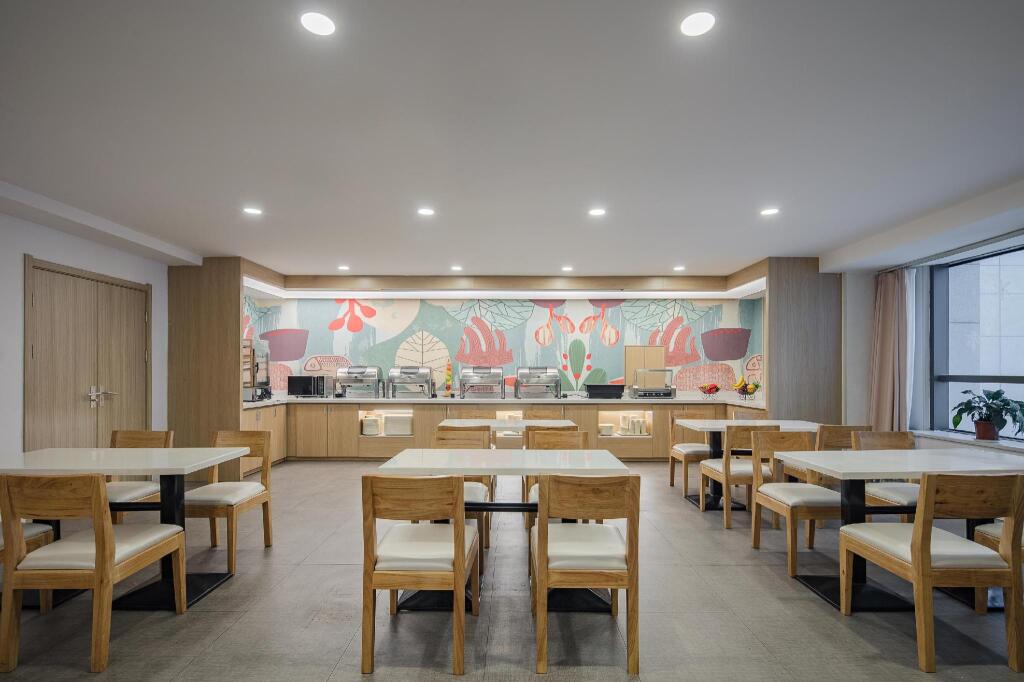Ухань: Hanting Hotel Wuchang Railway Station Metro Station