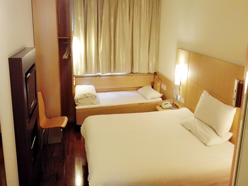 Чжэньцзян: Hanting Express Zhenjiang East Zhongshan Road