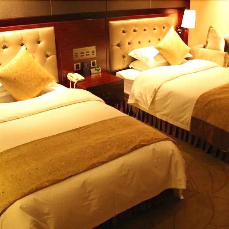 Цзинин: Sunny World Hotel