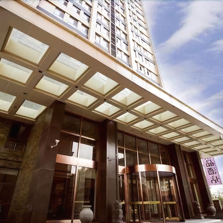 Цзинин: Sunny World Hotel