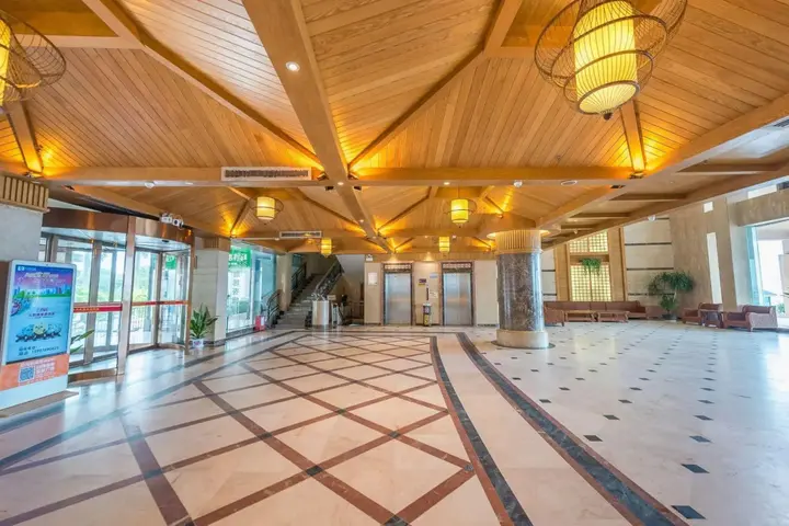 Бэйхай: Beihai Xilaifeng Seaview Hotel