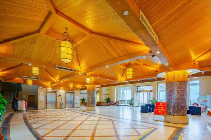 Бэйхай: Beihai Xilaifeng Seaview Hotel