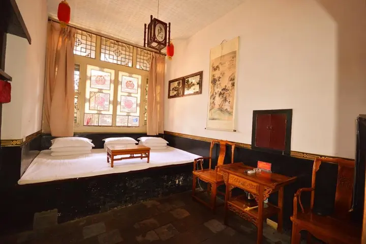 Цзиньчжун: A Piece of Red Cloth Youth Hostel