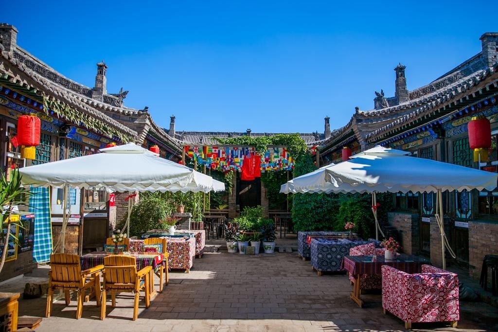 Цзиньчжун: A Piece of Red Cloth Youth Hostel
