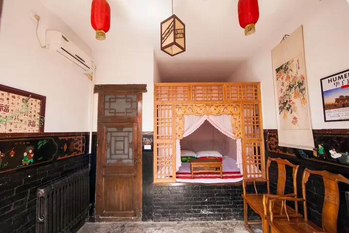 Цзиньчжун: A Piece of Red Cloth Youth Hostel