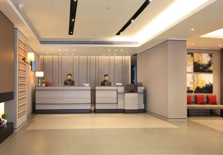 Гуйлинь: Home Inn Plus Guilin Railway Station