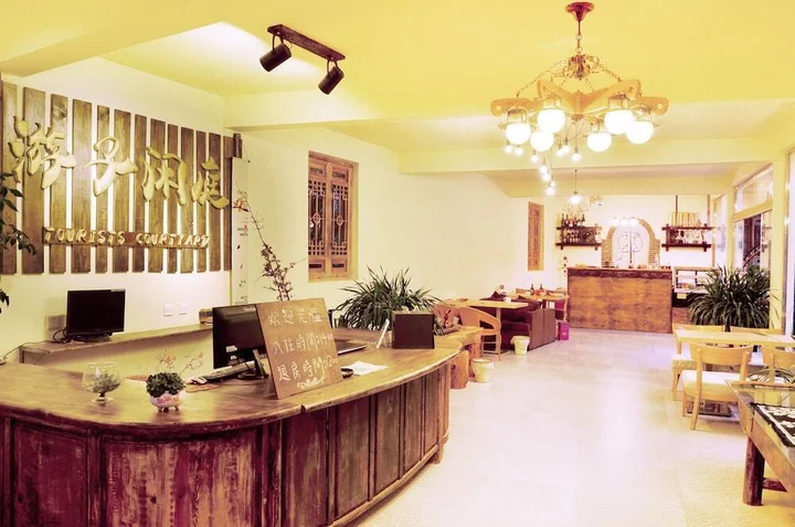 Дали: Tourist Courtyard Hotel