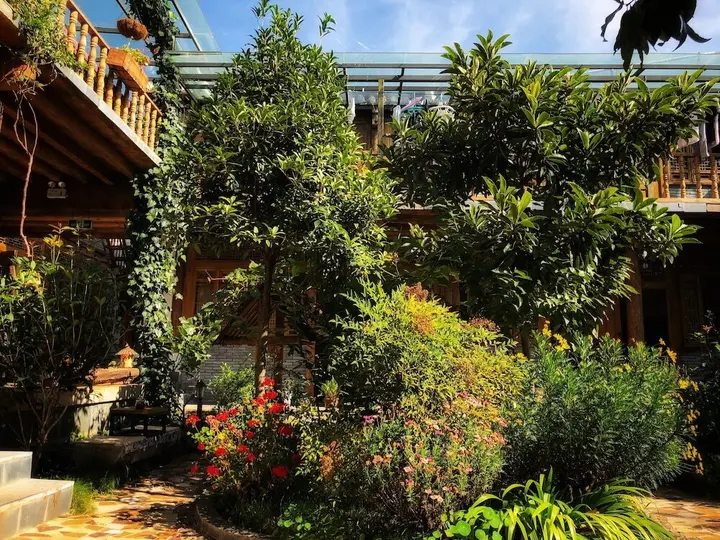 Дали: Tourist Courtyard Hotel