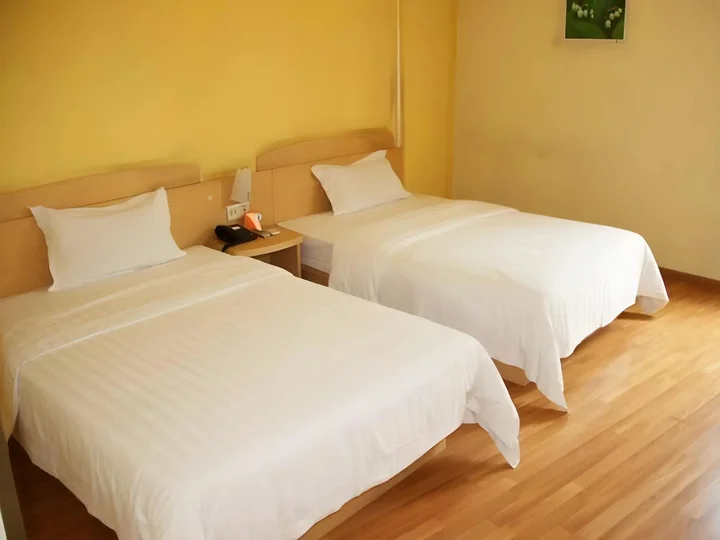 Чунцин: 7Days Inn Chongqing Wulong City Square